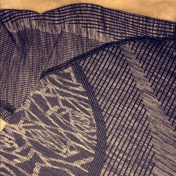 Lululemon long sleeve shirt - Picture 3 of 3